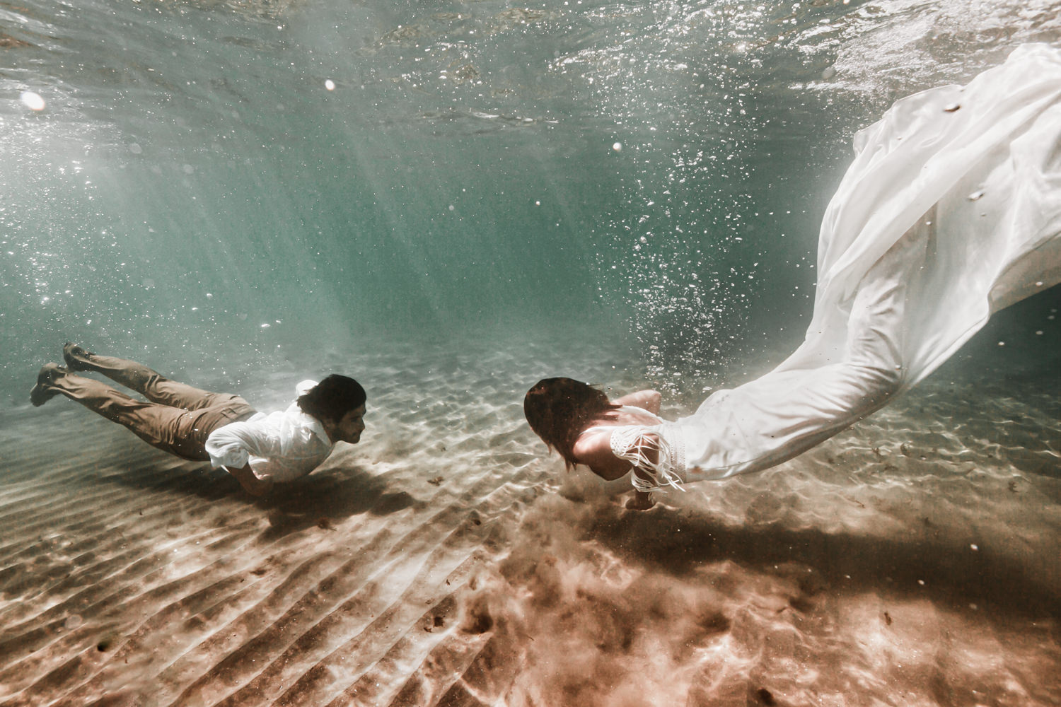 Photographe de mariage aquatique underwater Montpellier 